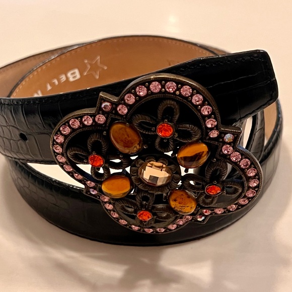 Black Belt with Ornate Buckle - Picture 2 of 12